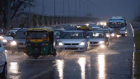 Rain lashes parts of Delhi-NCR early morning - TheDailyGuardian