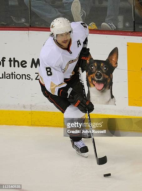 667 Teemu Selanne Stanley Cup Photos & High Res Pictures - Getty Images