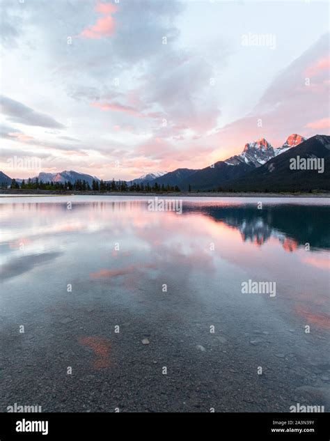 Canmore Mountain Lake Sunrise Colours Stock Photo - Alamy