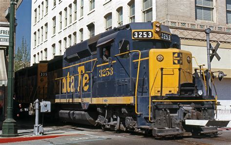 ATSF GP-30 #3253 In Pasadena CA. (1972) : r/TrainPorn