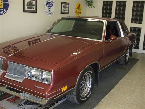 1986 Olds Cutlass Supreme Brougham – Enthusiast Collector Car Auction