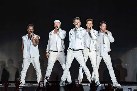 New Kids On The Block Captivate Sold Out Crowd on Mixtape Tour in ...