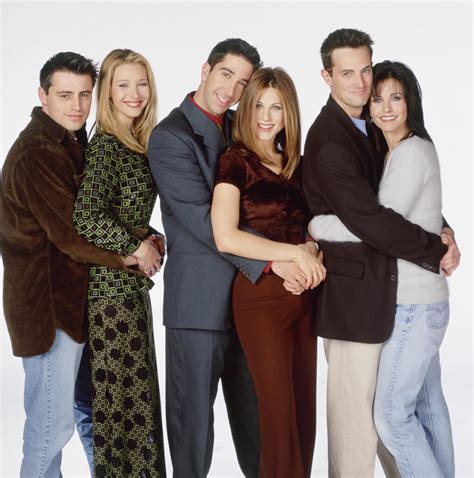 Jennifer Aniston says she 'couldn't hold it together' filming this 'Friends' scene with Lisa Kudrow