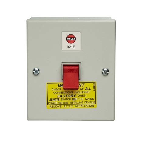 Wylex Metal Surface Mounting Three Phase TPN Isolator Switch With Switched Neutral 32A 415V ...