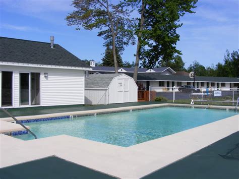 Mackinaw City Hotels - Budget Inn Mackinaw Motel