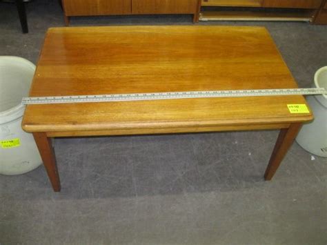 SOLID WOOD COFFEE TABLE - Dodds Auction