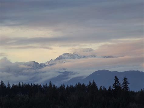 A view of the Olympic Mountains : r/CoastalWA