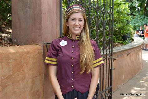 How To Become A Cast Member at Walt Disney World | Disney Dining