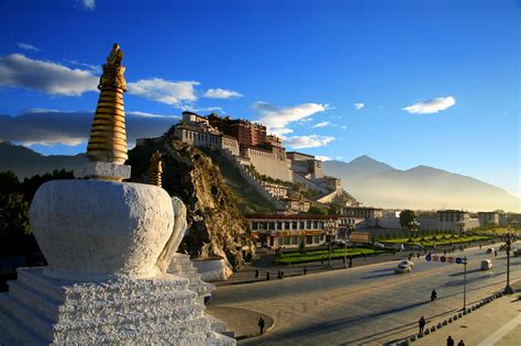 The Potala Palace in Tibet «TwistedSifter