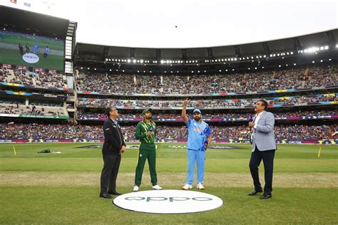 Rohit Sharma and Babar Azam catch up during the toss | ESPNcricinfo.com