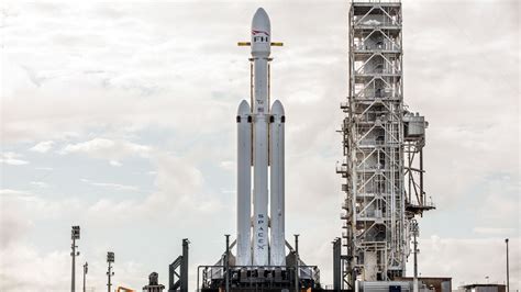 Most powerful rocket SpaceX Falcon Heavy ready for launch from Kennedy ...