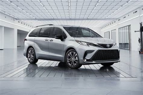 2023 Toyota Sienna Le Images