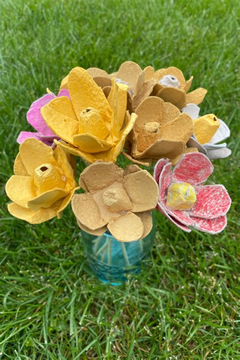 How to Make Pretty Egg Carton Flowers – Thoughtfully Sustainable