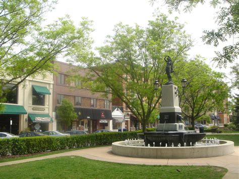 Cincinnati Ohio - our local Hyde Park Square (where they have the BEST ICE CREAM IN THE WORLD ...