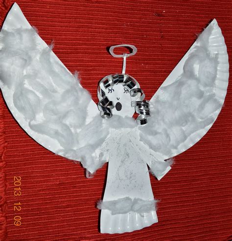 Solagratiamom: Advent Day 9 - Angel Paper Plate Craft (includes a Solagratiamom secret at the end!)