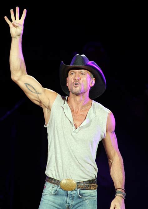 Tim McGraw Performs in Concert Editorial Photo - Image of palm, performs: 129598046