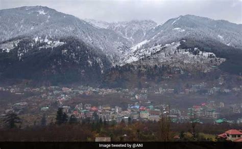 Manali Gets Season's First Snowfall