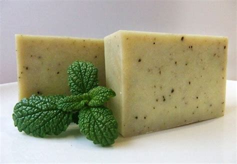 Natural Soap Making: Basic Soap Recipes & Formulating Your Own