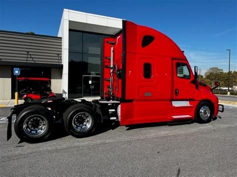 2020 FREIGHTLINER CASCADIA 125 EVOLUTION - Vanguard Truck Centers