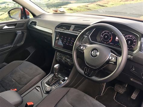 The interior of the Volkswagen Tiguan Allspace - Changing Lanes