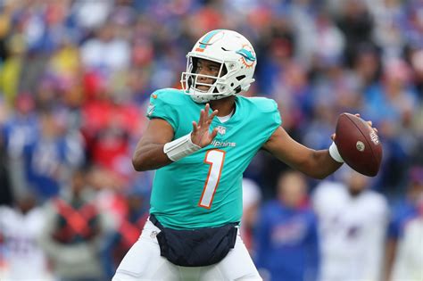 What should the Miami Dolphins do with QB Tua Tagovailoa?