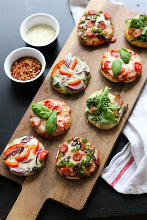 Easy Homemade Mini Pizzas - The Girl on Bloor | Rezept | Fingerfood ...