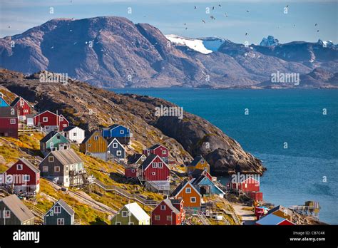 Inuit village house hi-res stock photography and images - Alamy