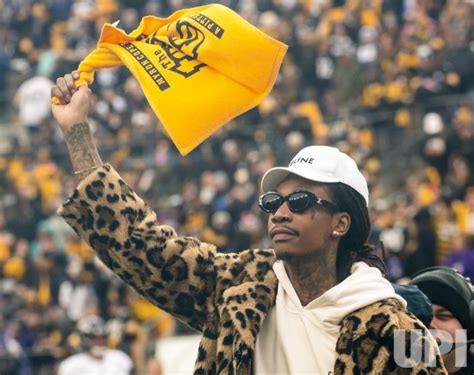 Photo: Wiz Khalfia Leads Terrible Towel Wave in Pittsburgh ...