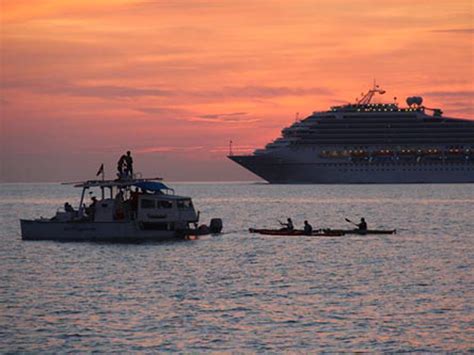 Diana Nyad completes historic swim from Cuba to Florida - CBS News