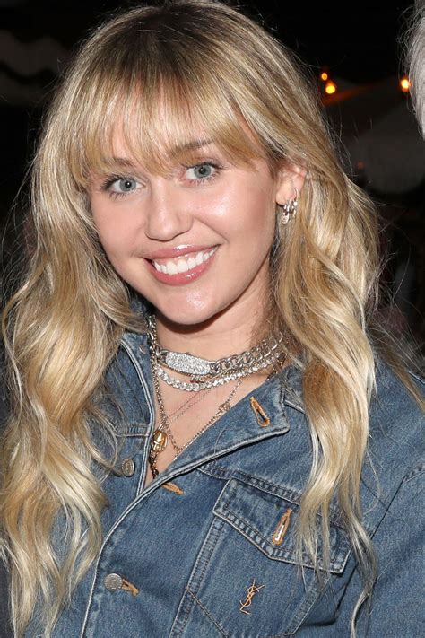 Miley Cyrus Just Did Her Hair Exactly Like Hannah Montana | Blonde hair with bangs, Miley cyrus ...