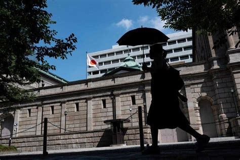 Bank of Japan Edges Toward Letting Rates Rise - The New York Times