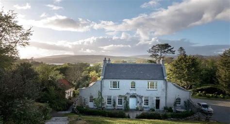 You can actually rent this magical West Cork hideaway (and wait 'til you see the pool) - Yay Cork