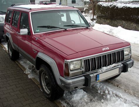 File:Jeep Cherokee Laredo 4x4.JPG - Wikimedia Commons