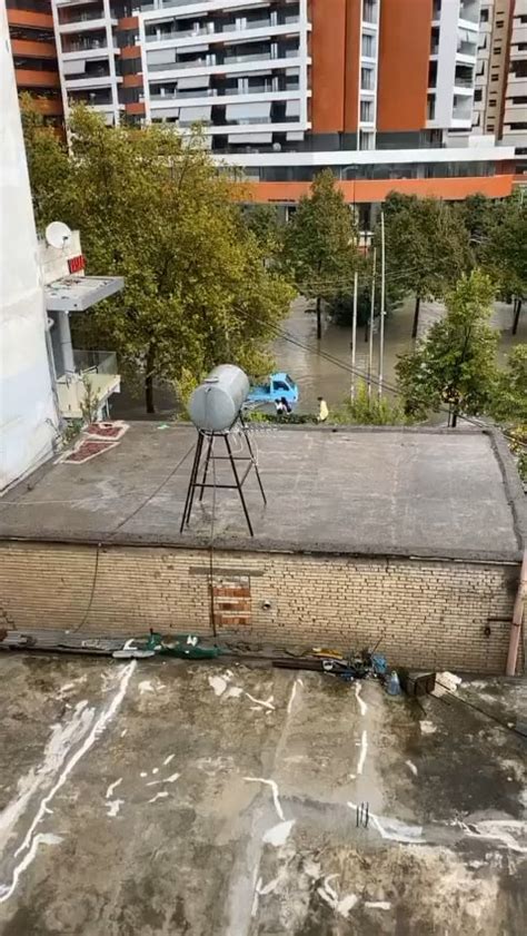 Heavy rainfall causes river to overflow. Massive flooding : r/irl