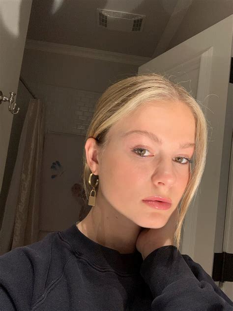 Darci Lynne - bathroom selfies 🤍🧼