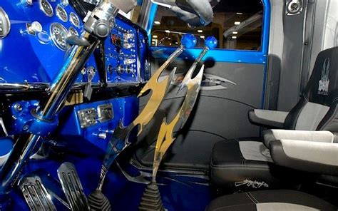 10 Best Custom Big Rig Interiors | Custom big rig, Semi trucks interior, Truck interior