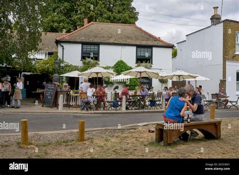 hand in hand pub, wimbledon Stock Photo - Alamy