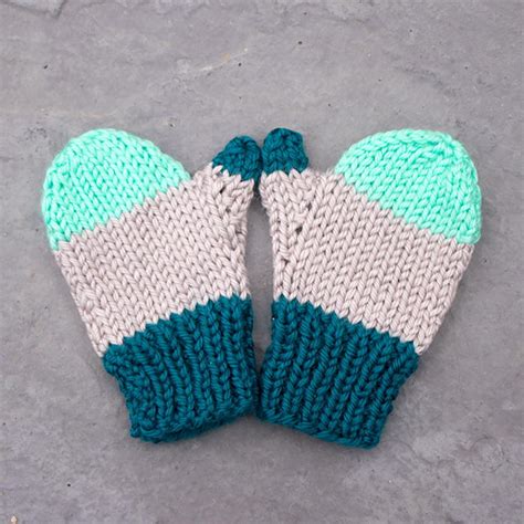 Flat Knit Kid's Mittens | AllFreeKnitting.com