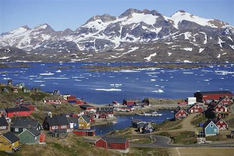 Do people actually live in Greenland? - Routes North