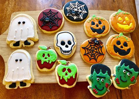 My very first attempt at sugar cookies and royal icing. Halloween ...