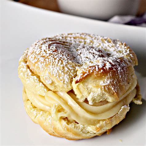 Italian Cream Puffs with Custard Filling – Chew Your Booze