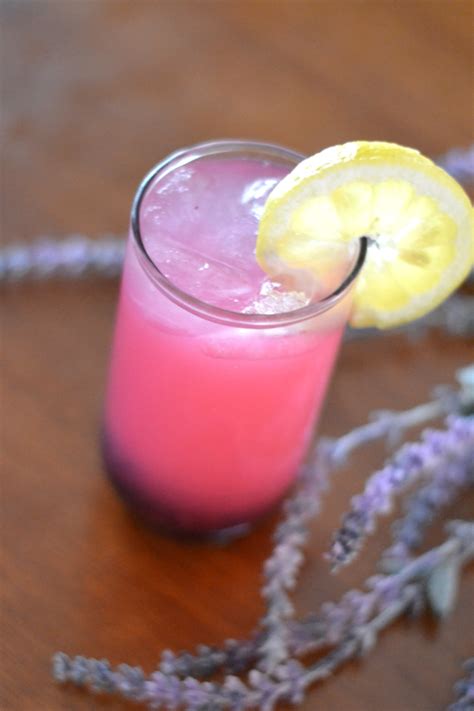 Blueberry Lavender Lemonade Cocktail | Perfect for Summer