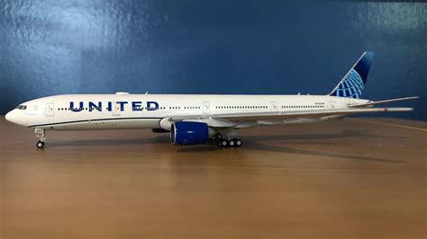 Gemini Jets United Airlines 777-300ER (New 2019 Livery) 1/400 Scale Review - YouTube