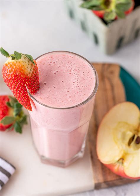 Apple Strawberry Smoothie | Gimme Delicious