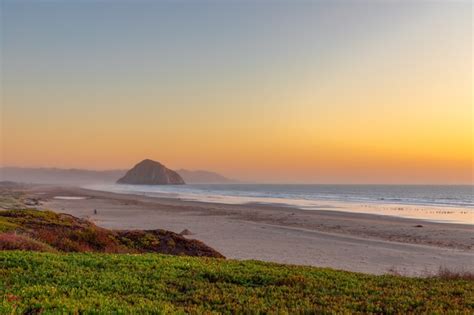 Premium Photo | Beautiful panoramic view of morro bay and morro rock at ...