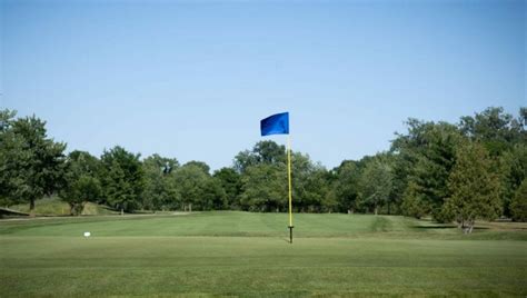 Golf Flag Color Meaning (Golf Flags Explained)