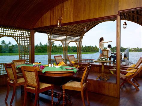 Kumarakom Lake Resort | Luxury Accommodation | Houseboats