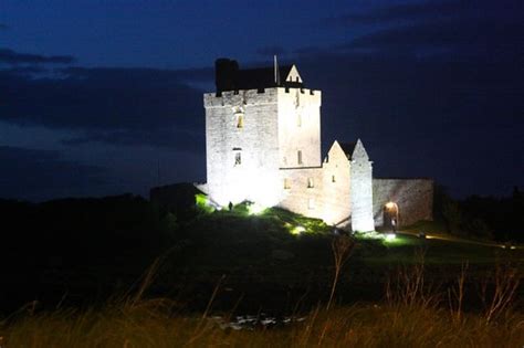 Medieval Banquet in the castle - plenty of food! - Picture of Dunguaire ...