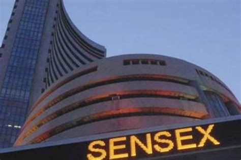 Indian stock indices start fresh week on steady note