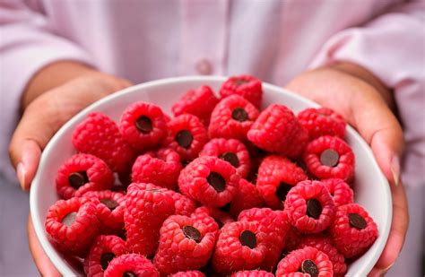 Raspberry Dark Chocolate Buttons recipe | BerryWorld